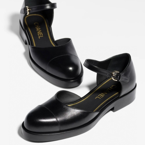 CHANEL Mary Jane Shiny shoes