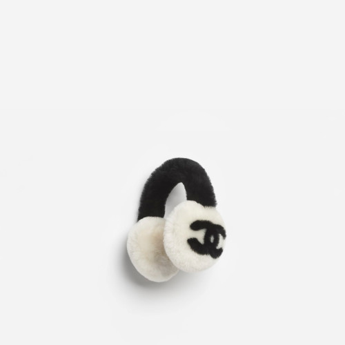 CHANEL COCO NEIGE 2025/26 COLLECTION EARMUFFS Shearling Lambskin Ecru & Black