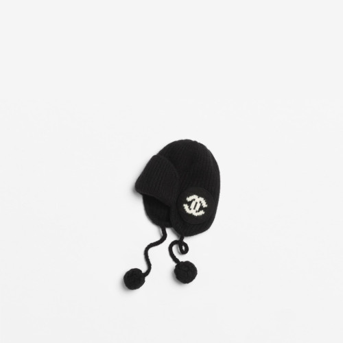CHANEL FALL-WINTER 2025/26 PRE-COLLECTION BEANIE Cashmere Black & Ecru