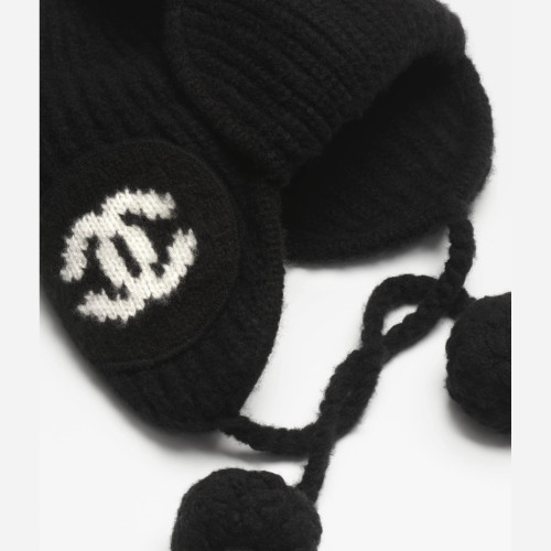 CHANEL FALL-WINTER 2025/26 PRE-COLLECTION BEANIE Cashmere Black & Ecru