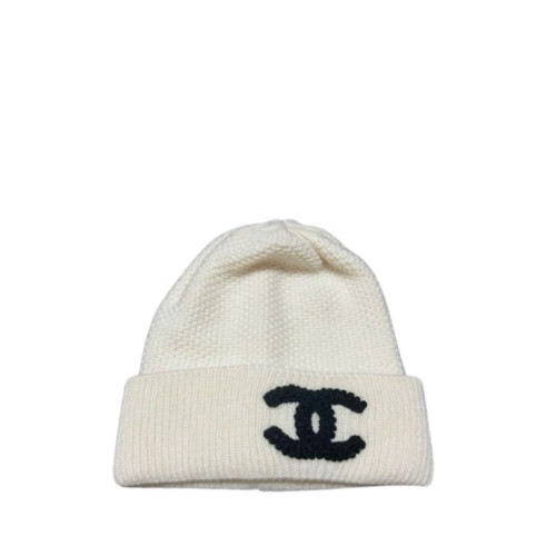 CHANEL CC logo beanie